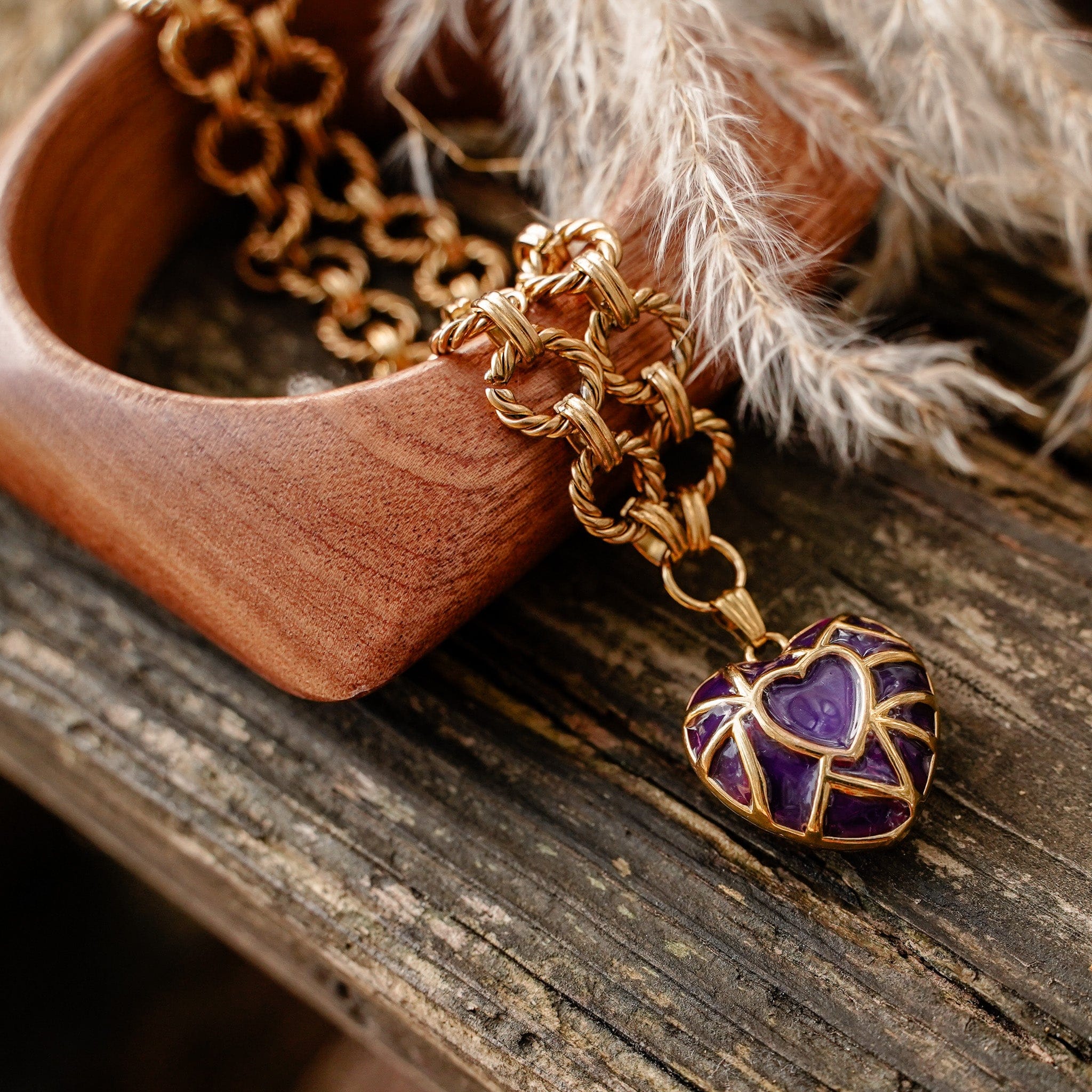 Necklaces Heart Of Throne Necklace