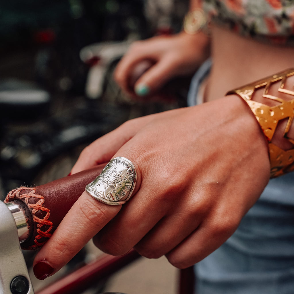 Rings Iron Petals Ring